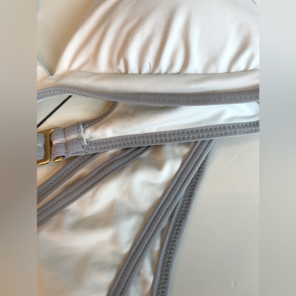 L*SPACE Bikini 2 pcs. Color Blocking Avella Top +Whiplash Bitsy Bottom White/Fog - Picture 3 of 13